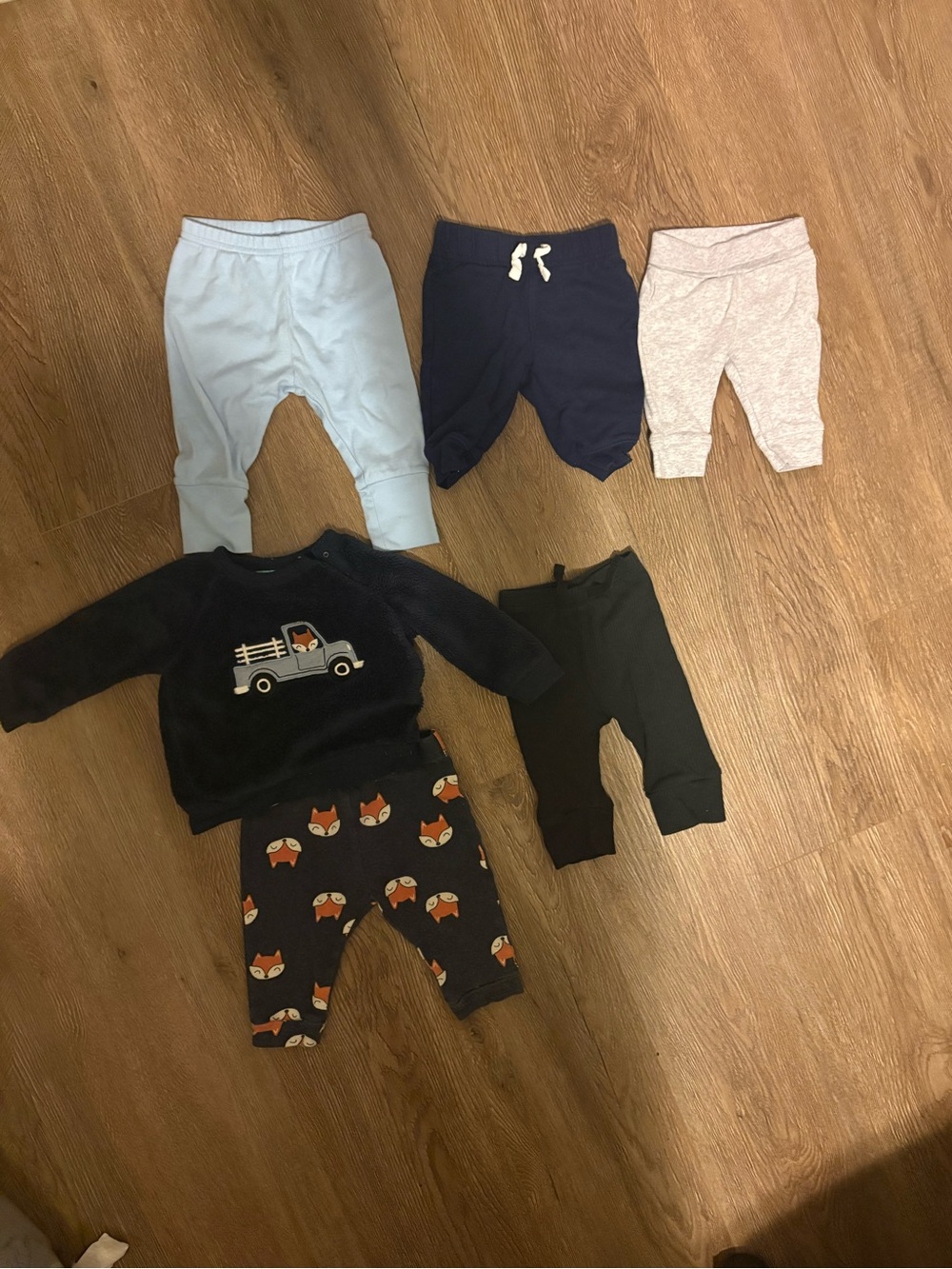 Baby Outfit Bundle 9-18M including Navy Fox Print and Solid Bottoms Set